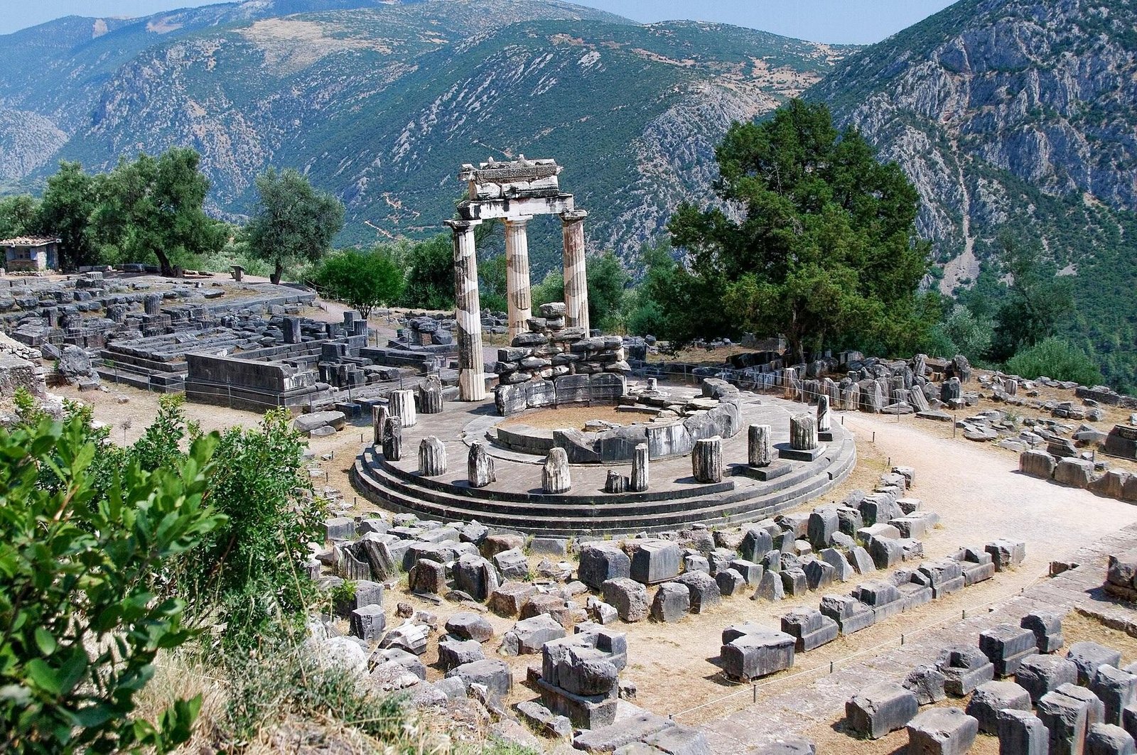 Η Θόλος στο ιερό της Αθηνάς Προναίας στους Δελφούς