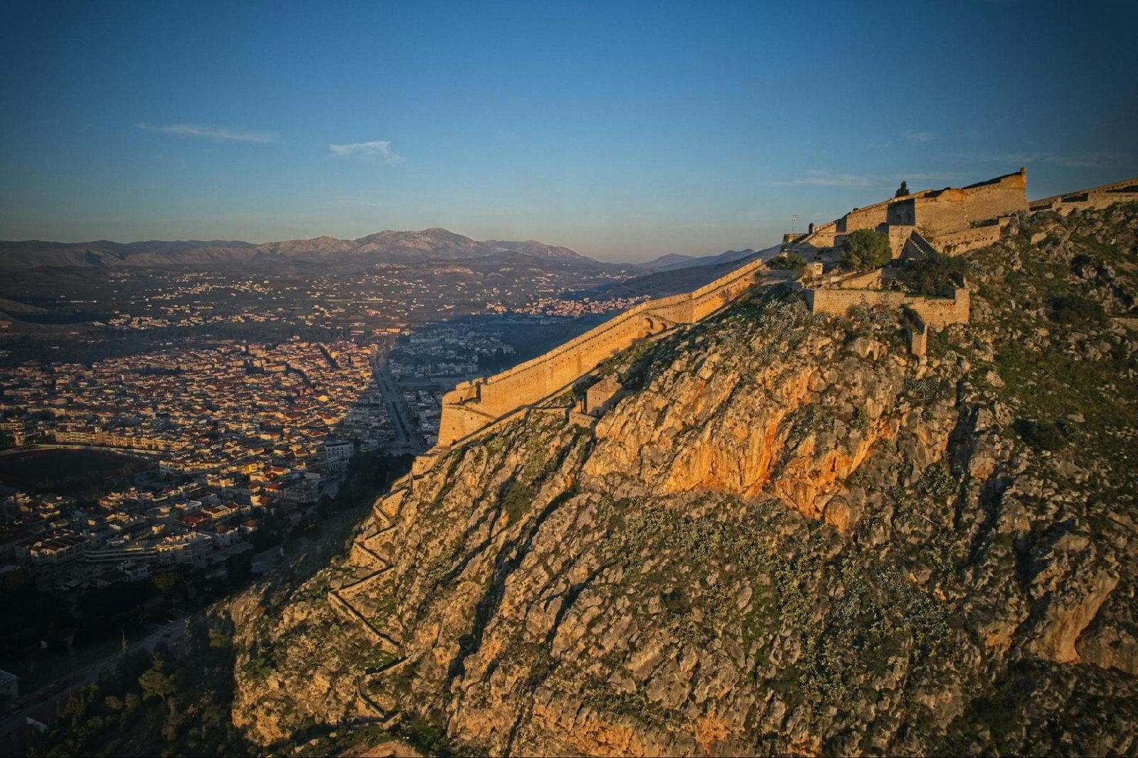 Πανοραμική άποψη του Παλαμηδίου στο χρυσαφένιο φως του ηλιοβασιλέματος