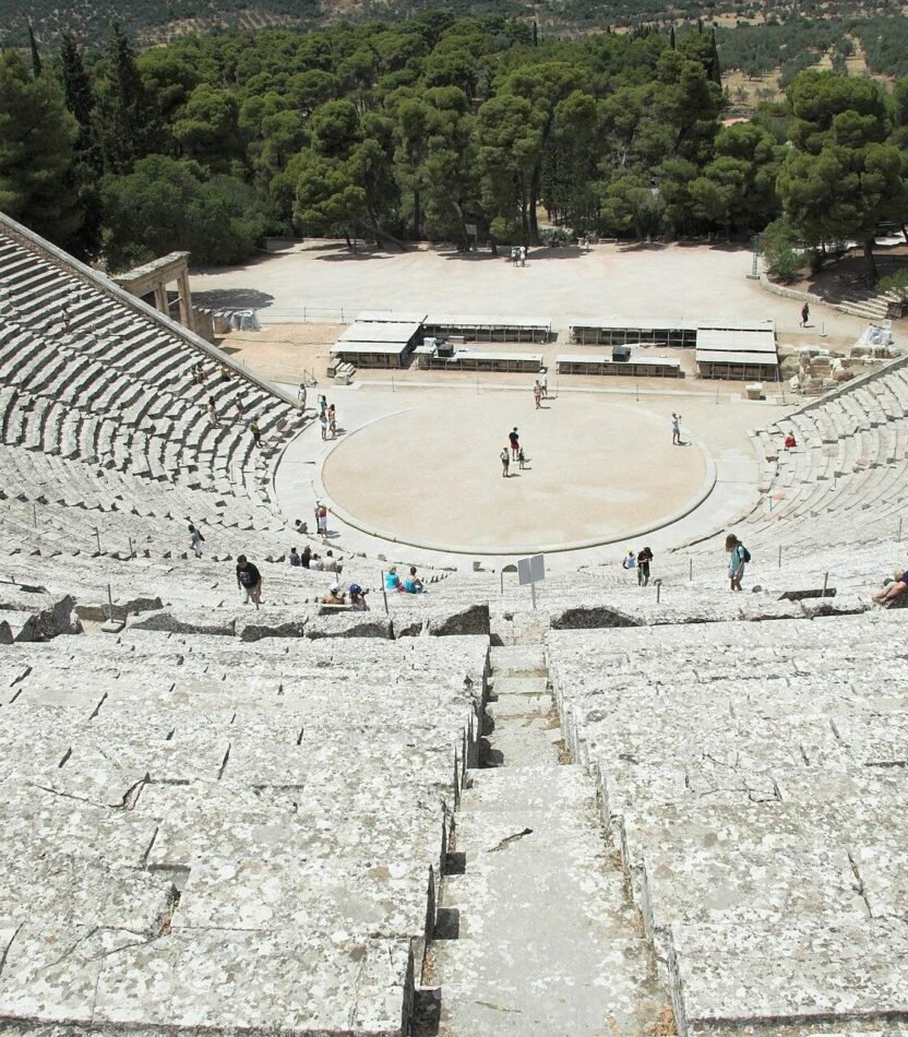 Πανοραμική άποψη του Αρχαίου Θεάτρου της Επιδαύρου