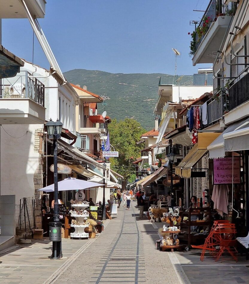Ο κεντρικός πεζόδρομος των Καλαβρύτων